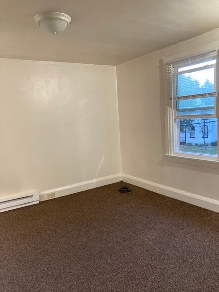 Building Photo - 600 Broad St