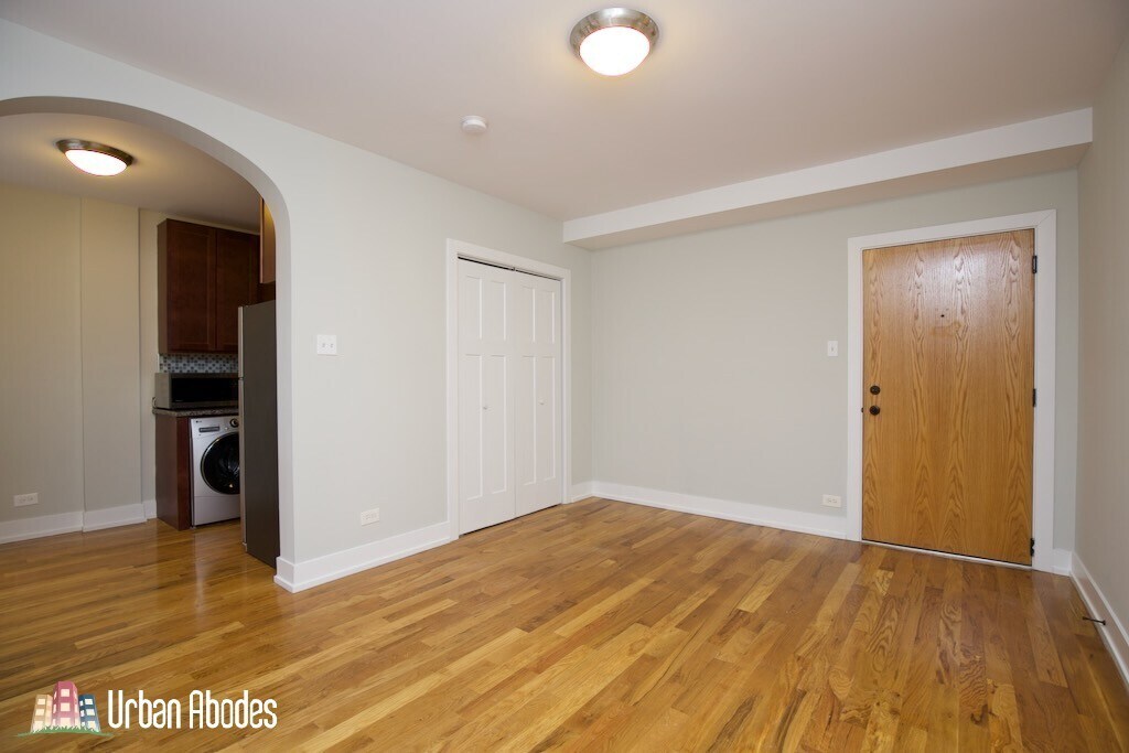 Building Photo - 556 W Arlington Pl