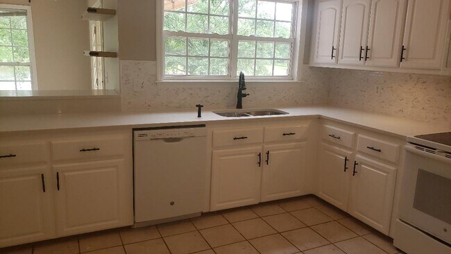 Building Photo - 350 Swindall Cir