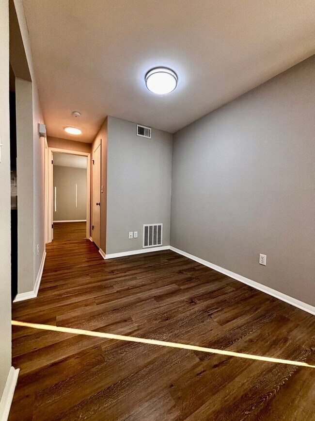 Building Photo - Spacious One Bedroom Located in Kettering ...