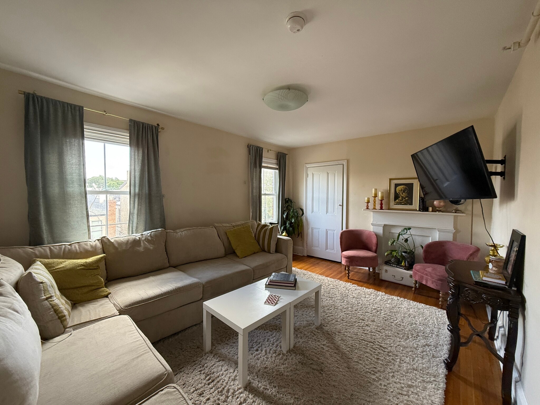 Living Room - 988 N 5th St