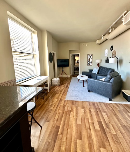 Building Photo - 1001 O St