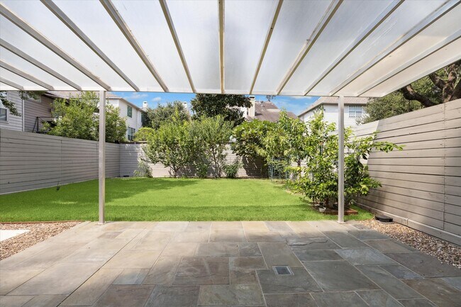 Building Photo - 1222 Marconi St