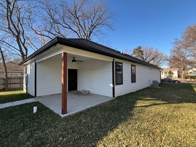 Building Photo - Stunning New Build in Central Manhattan! Available NOW!