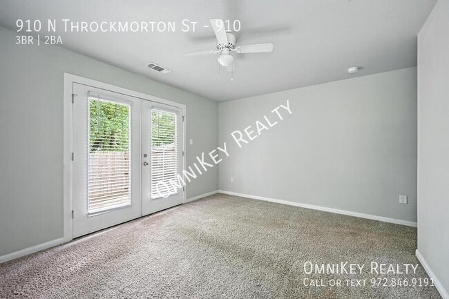 Building Photo - 910 N Throckmorton St