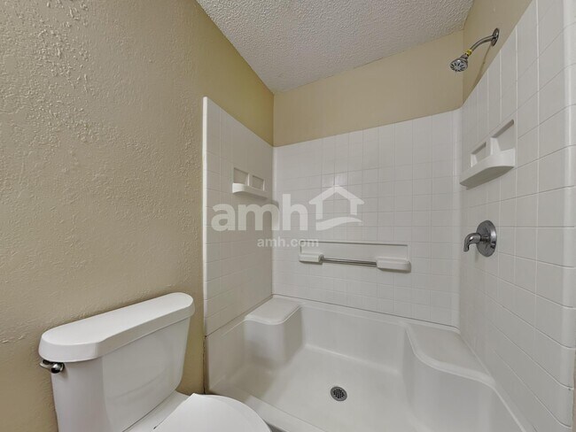 Building Photo - 7 Willow Lakes Dr