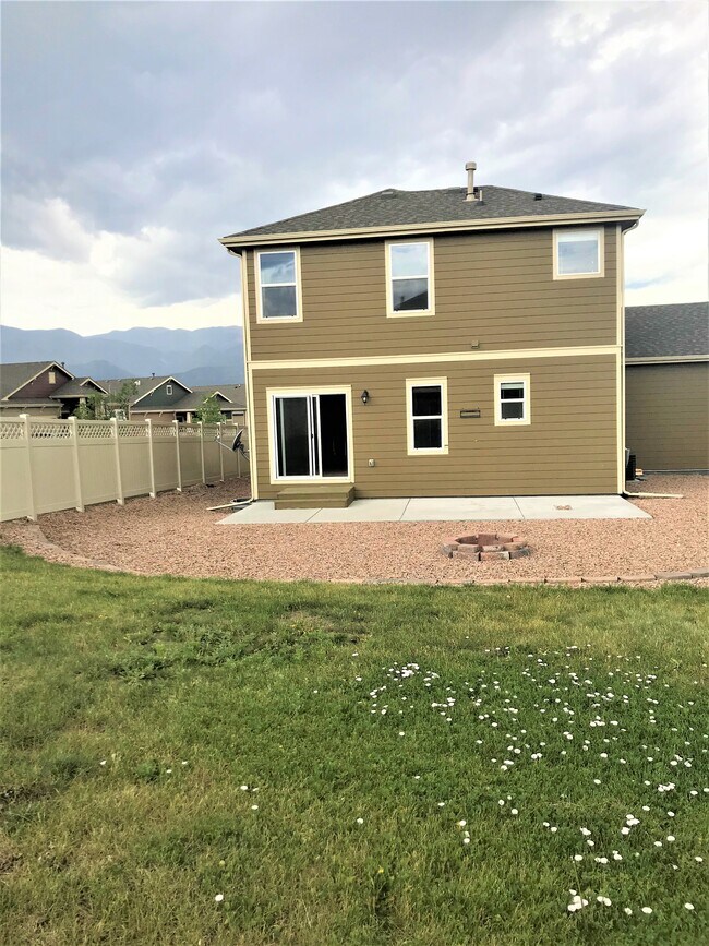 Building Photo - 1397 Celtic St