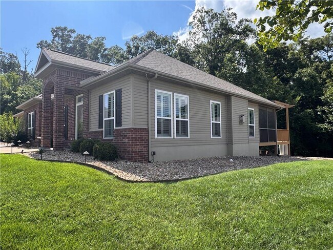 Building Photo - 13 Parkridge Dr