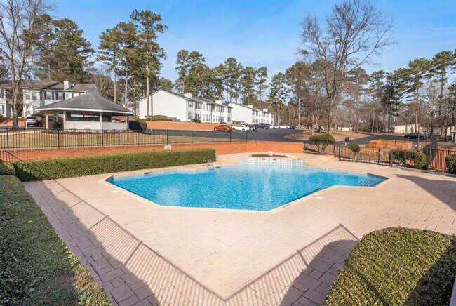 Building Photo - 608 Chase Ridge Dr