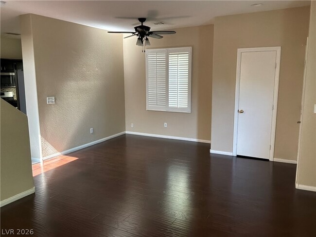 Building Photo - 10021 Calabasas Ave