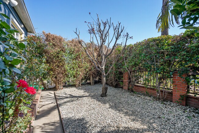 Building Photo - 4820 Inglewood Blvd