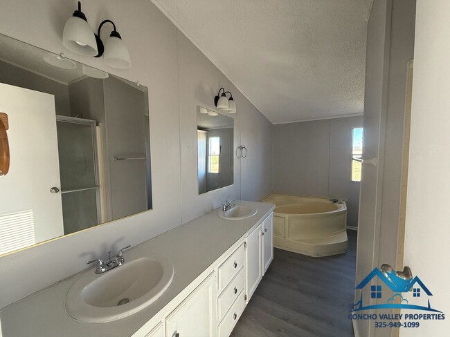 Building Photo - 10302 Glass Ct Rd