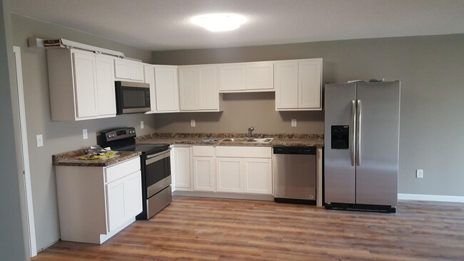 Primary Photo - Rosewood Apartments