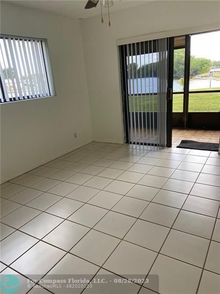 Building Photo - 9920 NW 68th Pl