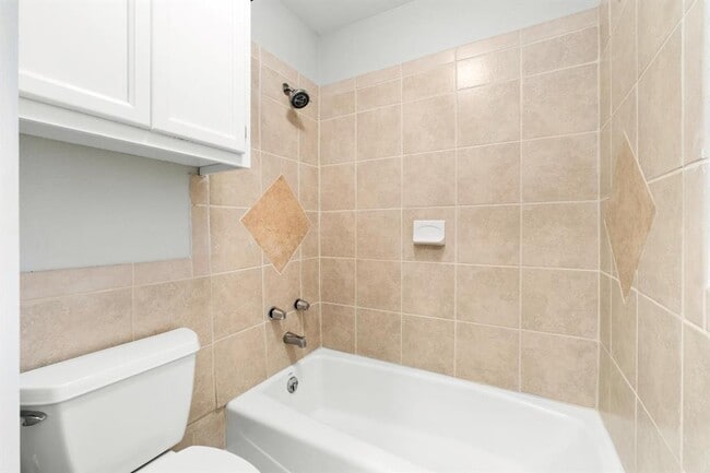 Building Photo - 1215 Robin Trail