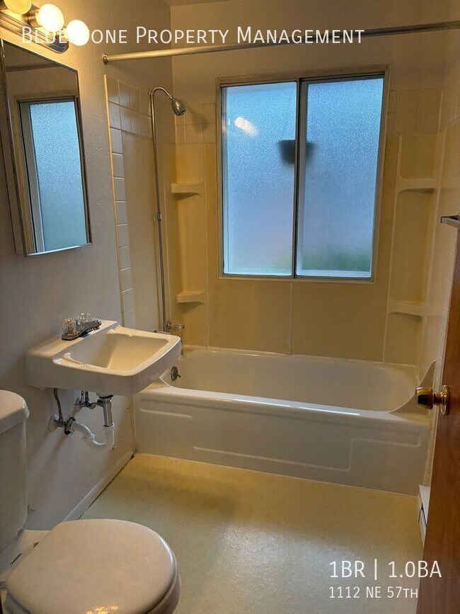 Building Photo - 1112 NE 57th-