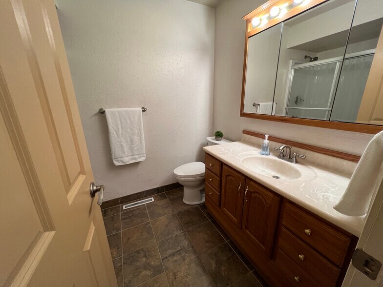 Building Photo - 10032 Shadyhill Ln