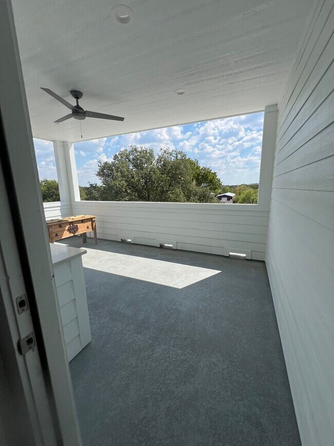 Building Photo - 710 Vassar Ct