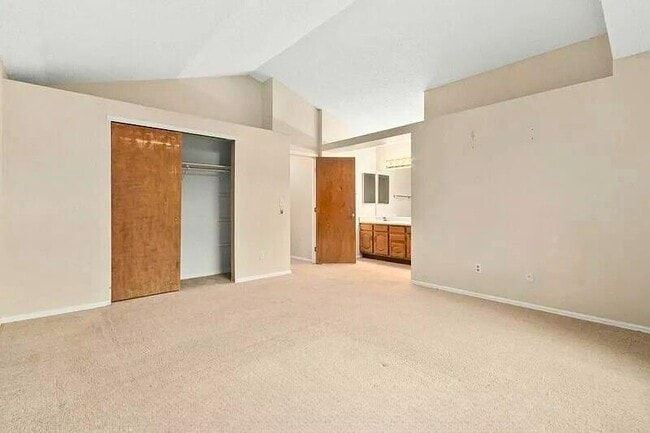 Building Photo - 4844 N Wildflowers Way