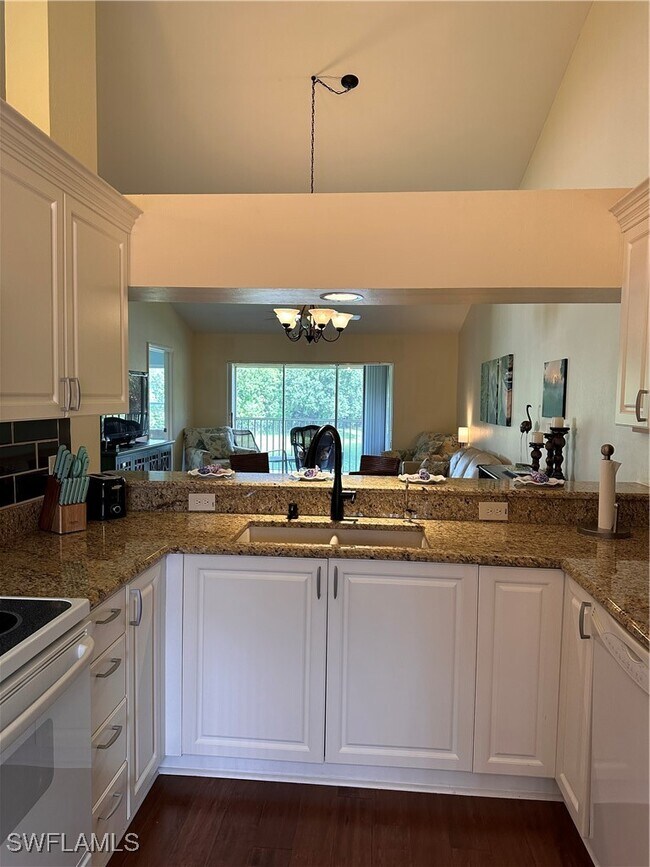 Building Photo - 321 Robin Hood Cir