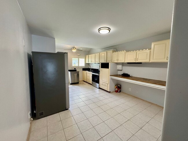 Building Photo - 3/2/2 Townhome at Village Green