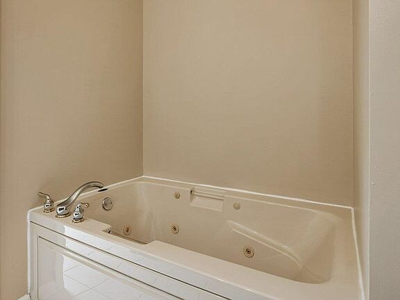 Building Photo - 111 Serenity Dr