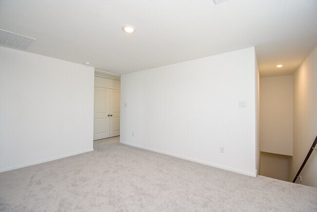 Building Photo - 6850 Flowering Ginger Ln