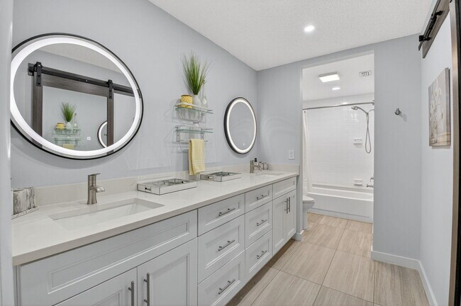Building Photo - 13769 Date Palm Ct