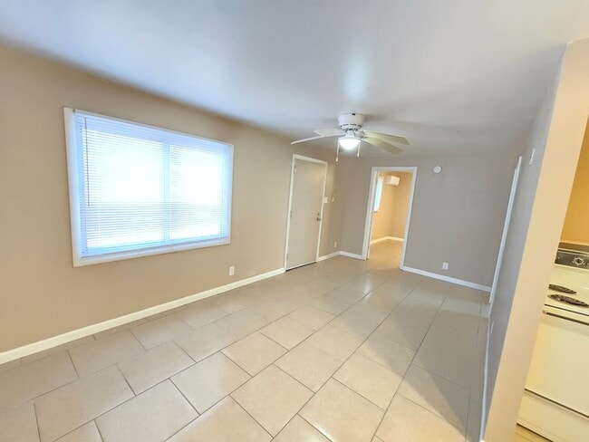 Building Photo - 1007 N Scovel St