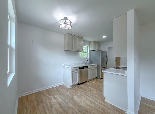 Building Photo - 1751 Pepper Dr