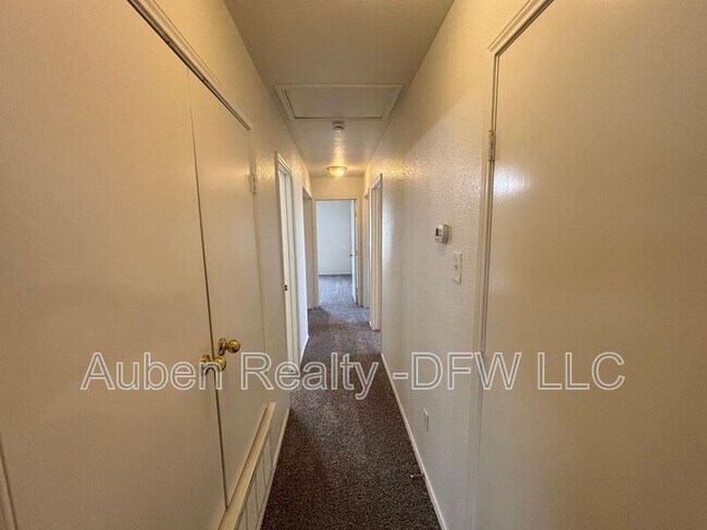 Building Photo - 300 S Magnolia St