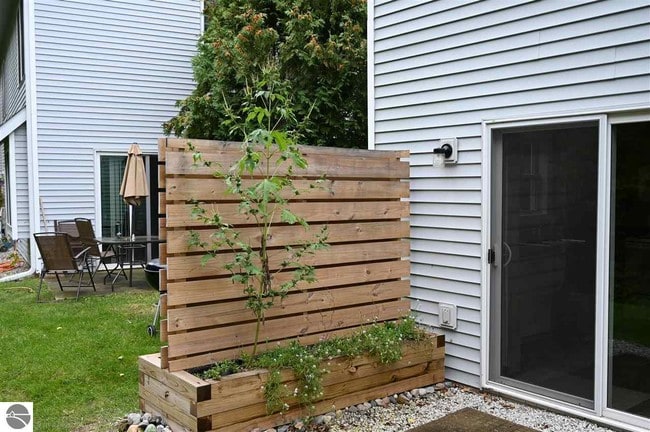 Building Photo - 713 Lake Ave