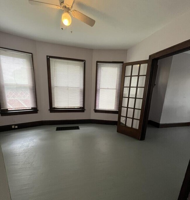 Building Photo - 558 Lilley Ave
