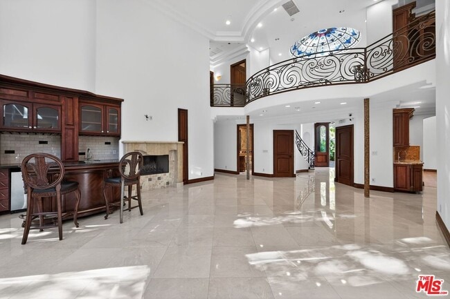 Building Photo - 4536 Vanalden Ave