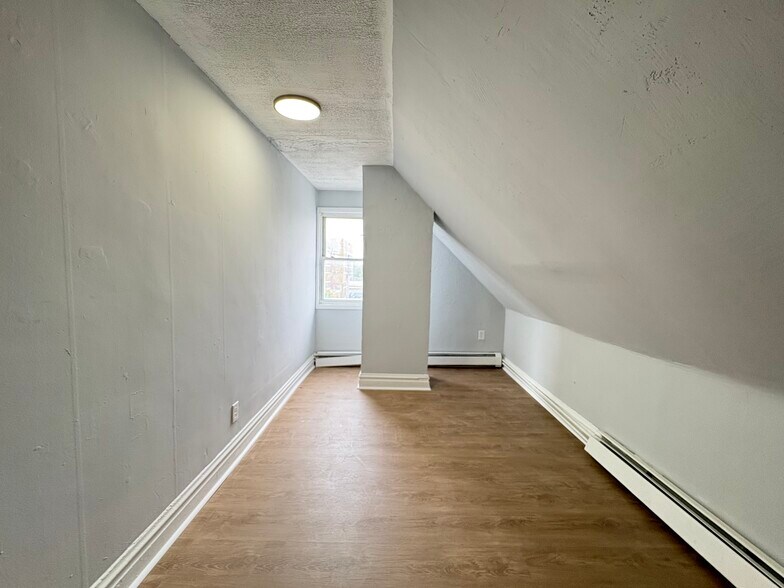 Unit 3 - 65 Hudson St