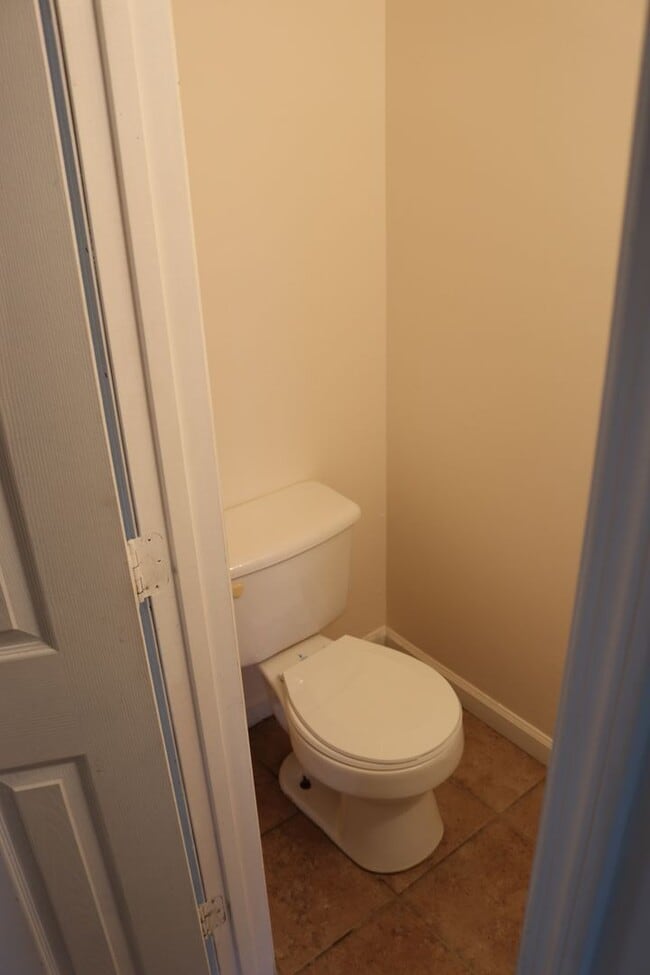 Building Photo - 3727 Willow Creek Rd