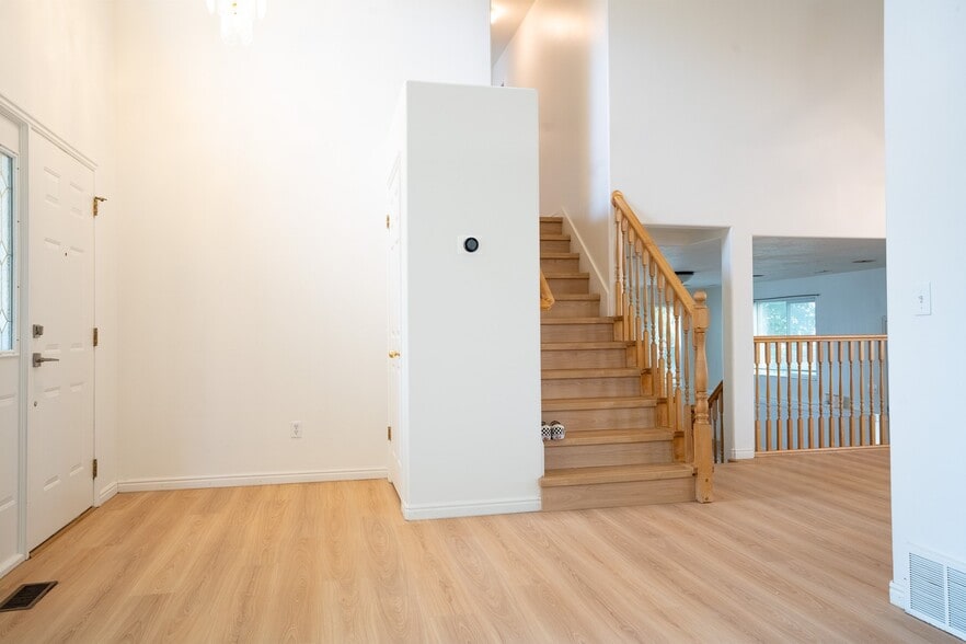 Building Photo - 1007 N 525 W