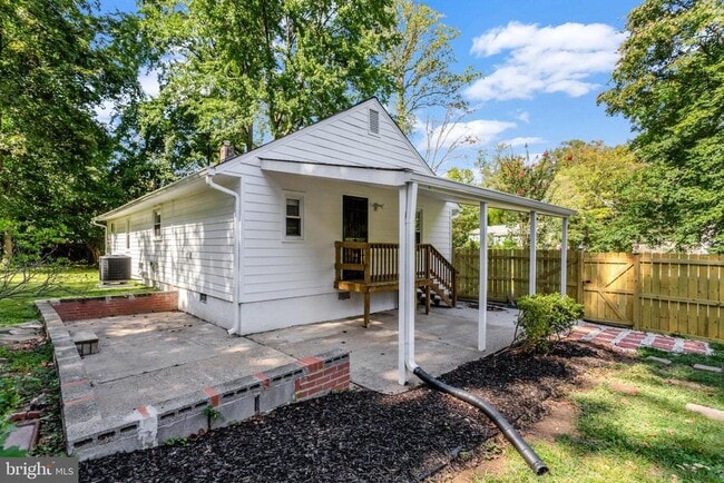 Building Photo - 7555 Park Ln