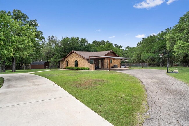 Building Photo - 203 Serenada Dr