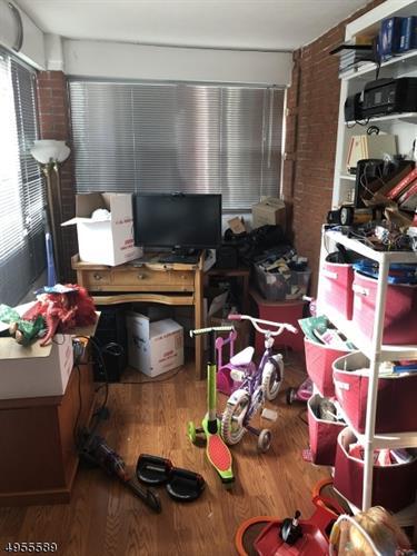 Building Photo - 48 Hobart Pl