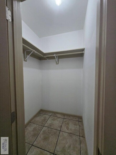 Building Photo - 1217 Escondido Ln