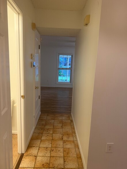 Entry hall - 3093 Littlefield Cv