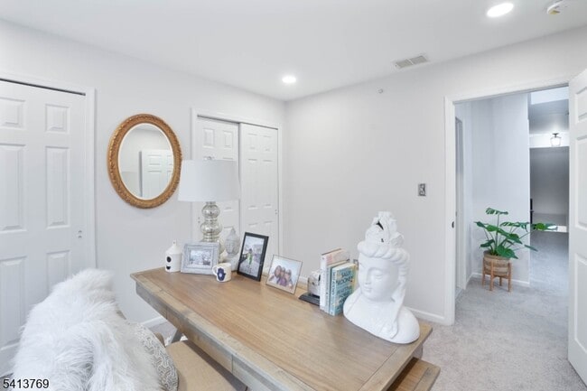 Building Photo - 8 Springholm Dr