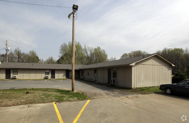Building Photo - Cross Keys Apartments