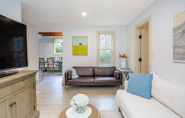 Building Photo - 3 Parsons Close