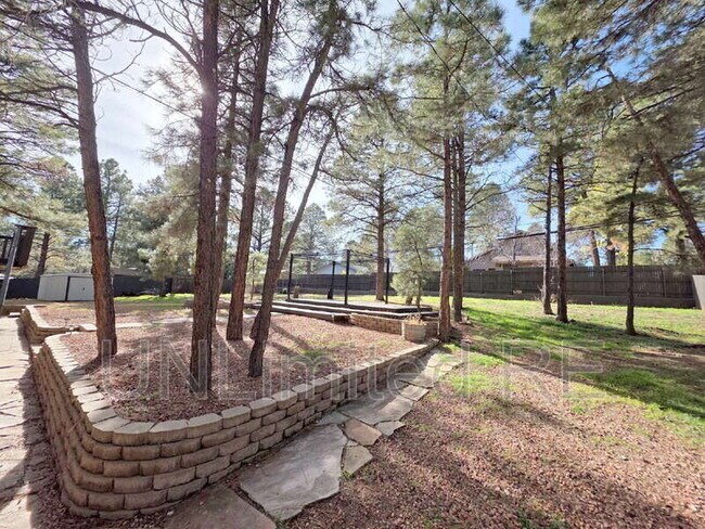 Building Photo - 2589 N Oakmont Dr