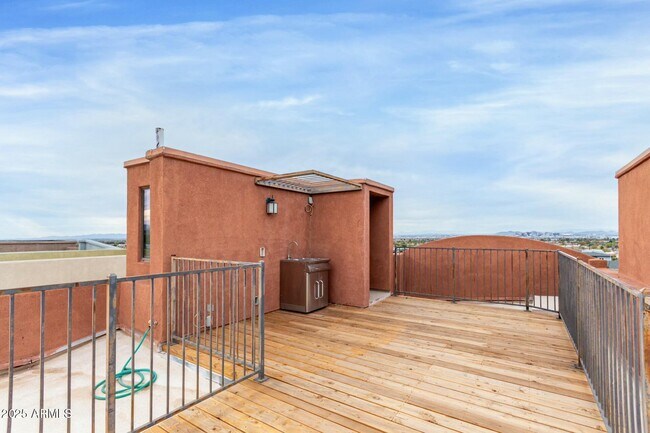 Building Photo - 111 W Beth Dr