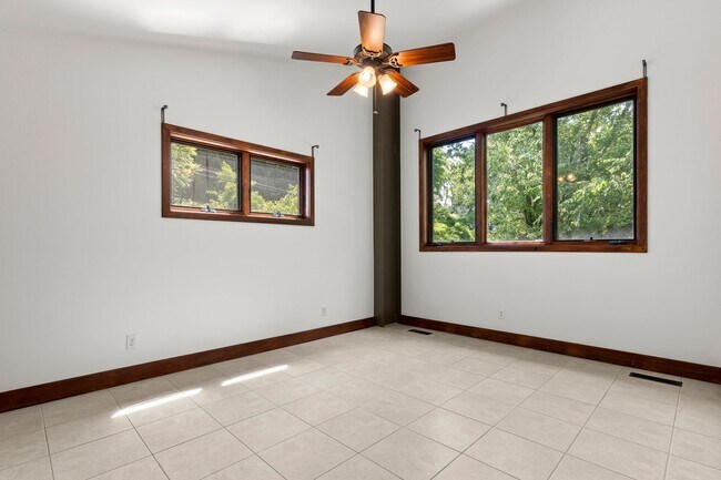 Building Photo - West Asheville Oasis