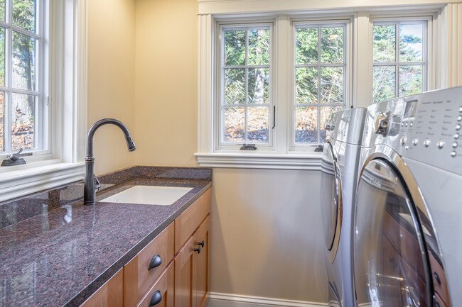 Building Photo - 9 Rockcraft