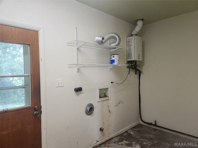 Building Photo - 1203 Oates Rd